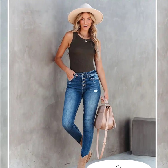 VICI | Curved Hem Ribbed Tank - Picture 2 of 4